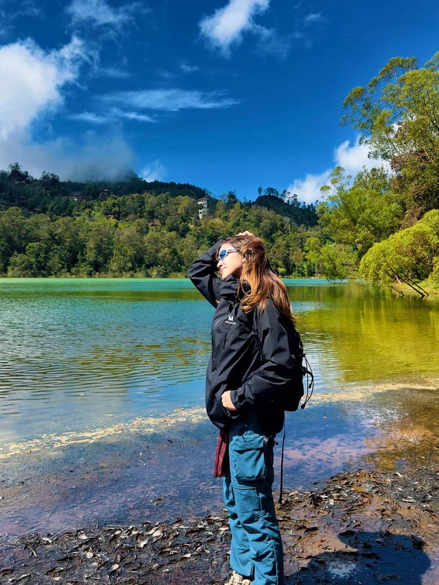 Bella Graceva berlibur ke Telaga Warna