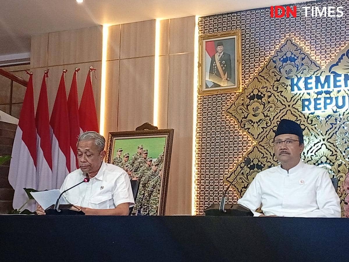 Mensos Syaifullah Yusuf gelar konpers pengadaan sepatu Sekolah Rakyat di Gedung Kemensos Rabu (13/5/2026). 