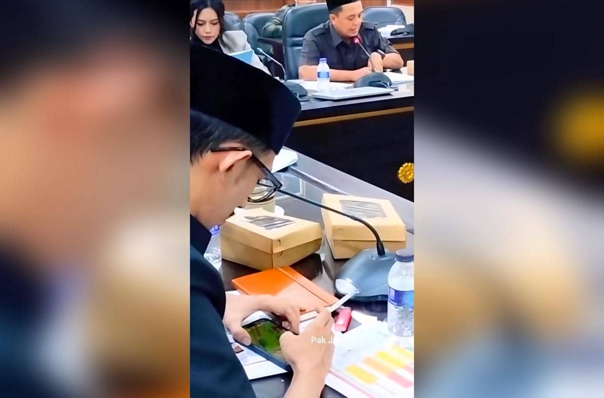 Anggota DPRD Jember Viral Ternyata Main Clash of Clans 