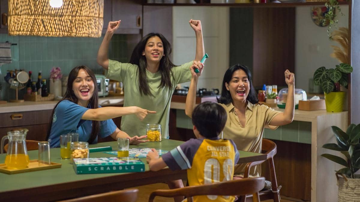 Film Yang Lain Boleh Hilang Asal Kau Jangan, Nonton Duluan 40 Kota