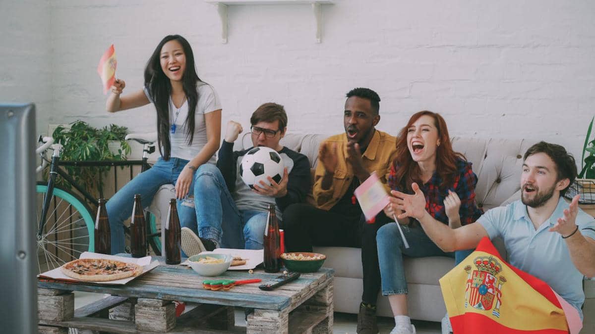 Begadang Nonton Bola? Cara Jaga Produktivitas saat Musim Piala Dunia