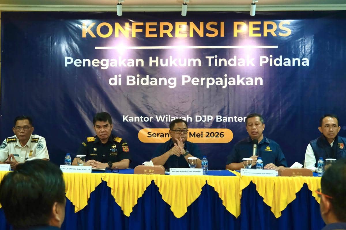 Kepala Kanwil DJP Banten, Aim Nursalim menggelar konferensi pers kasus pajak (Dok. Kanwil DJP Banten)