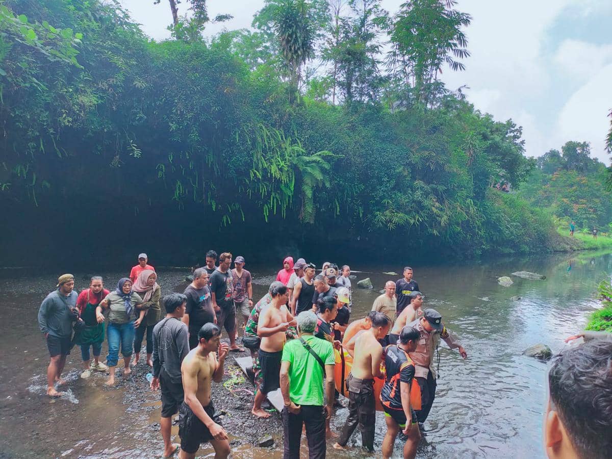 Kepeleset saat Selfie, Santri Perempuan Tenggelam di Curug Baturraden