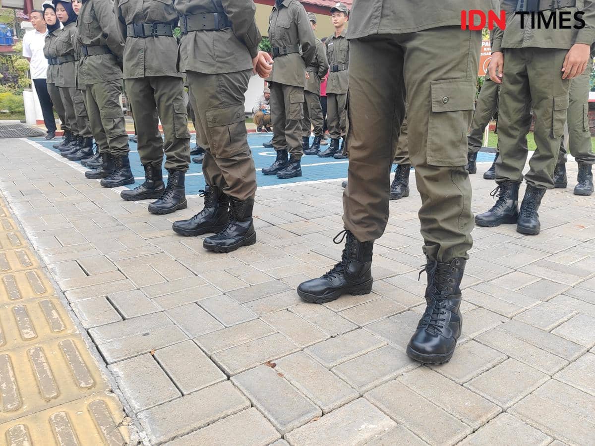 180 Murid Sekolah Rakyat Bekasi Dapat Empat Jenis Sepatu