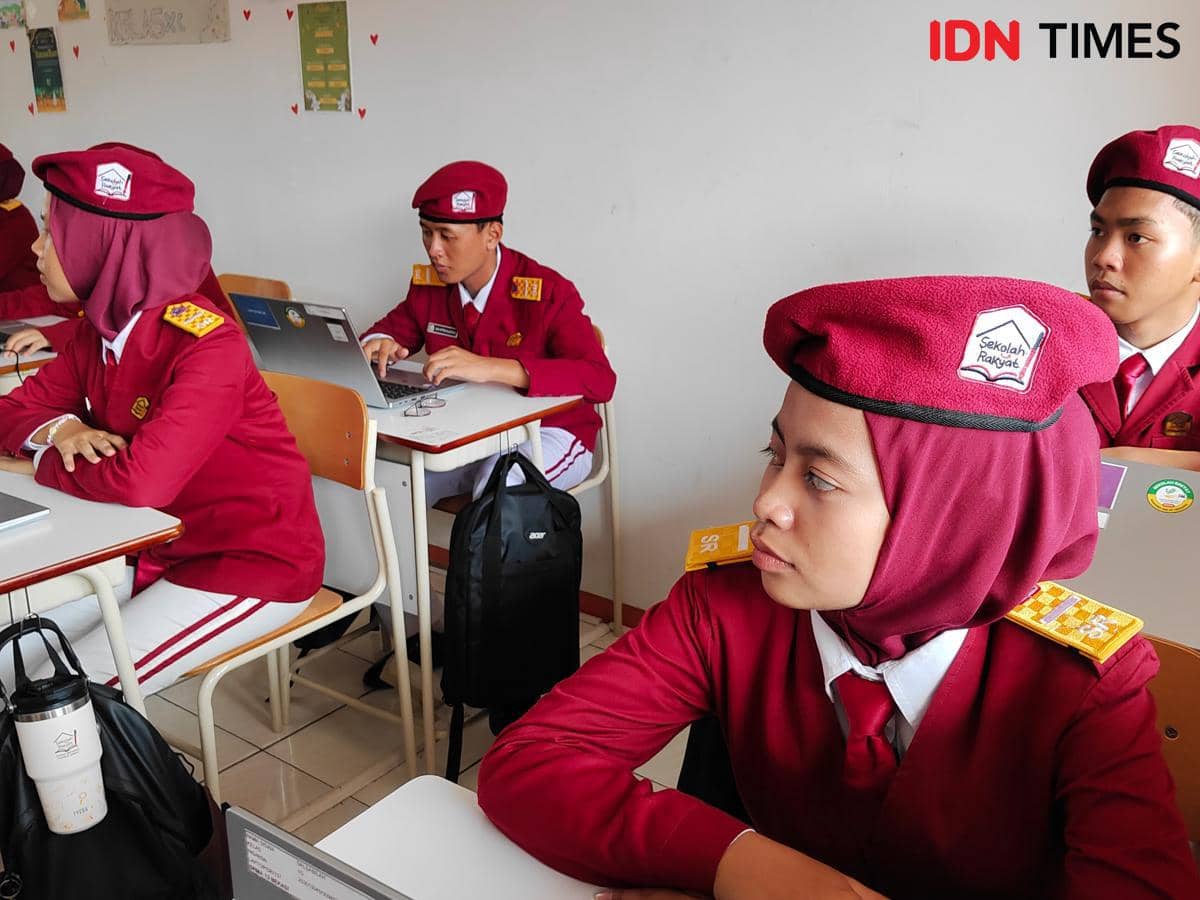 180 Murid Sekolah Rakyat Bekasi Dapat Empat Jenis Sepatu