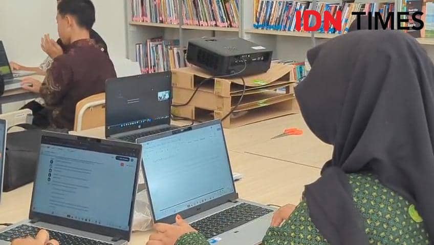 Siswa Sekolah Rakyat di Ponorogo Dapat Laptop hingga Tumbler
