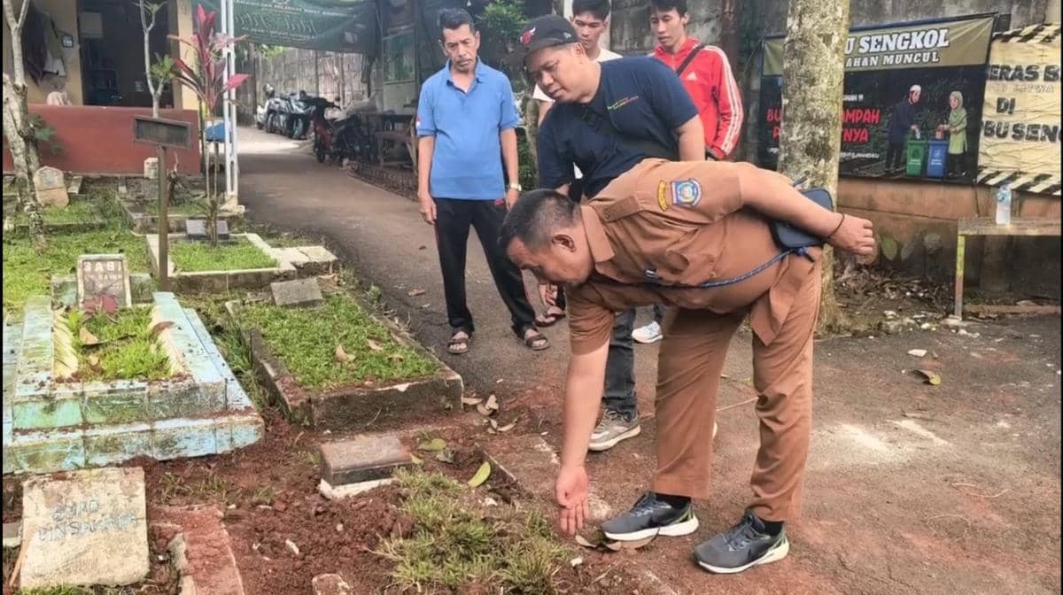 Tersinggung Ucapan Pamannya, Pemuda di Tangsel Nekat Gali Makam Ibunya