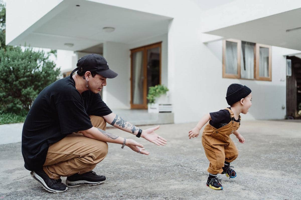 mengasuh anak