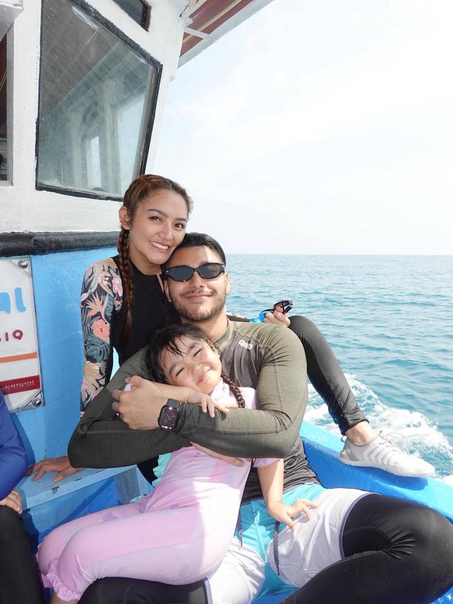 Siti Badriah dan Keluarga Liburan di Kepulauan Seribu (Instagram.com/krisjianabahh)