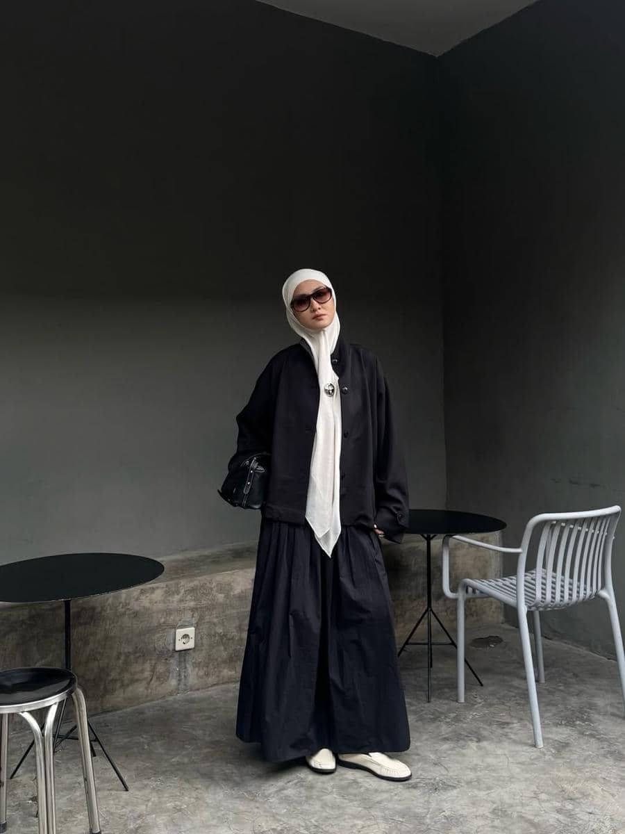 OOTD Atasan Jaket ala Inas Rana