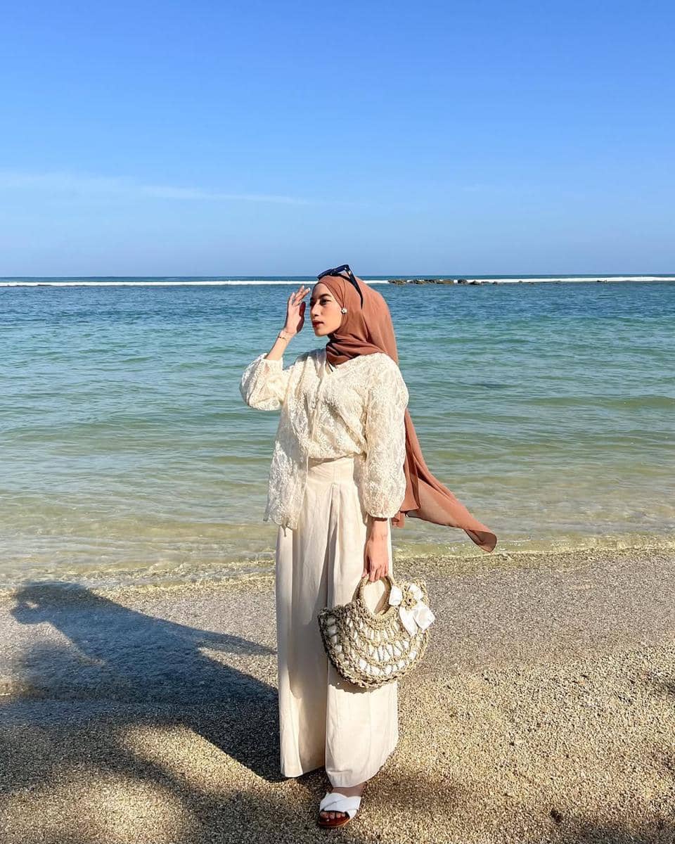 OOTD ke Pantai ala Rafika Rahma
