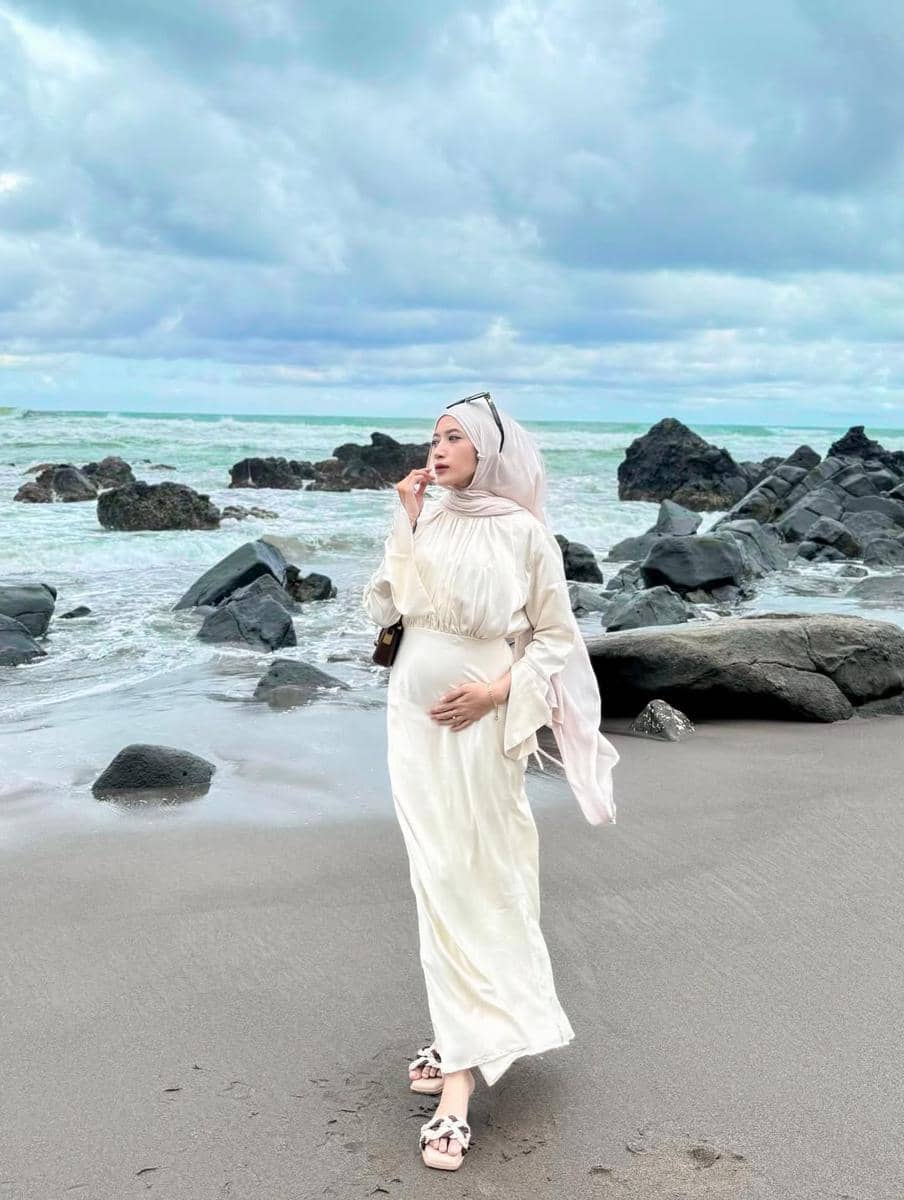 OOTD ke Pantai ala Rafika Rahma