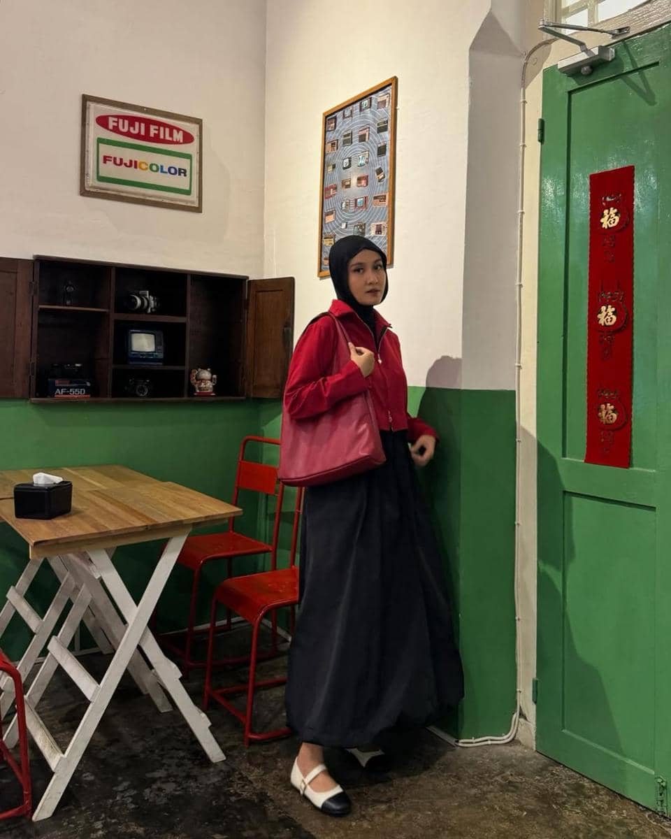 OOTD Atasan Jaket ala Inas Rana