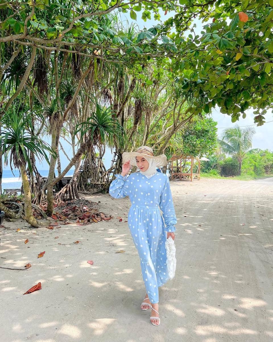 OOTD ke Pantai ala Rafika Rahma