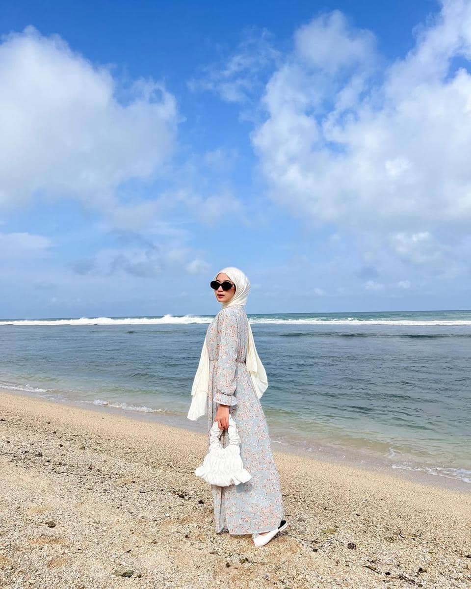 OOTD ke Pantai ala Rafika Rahma