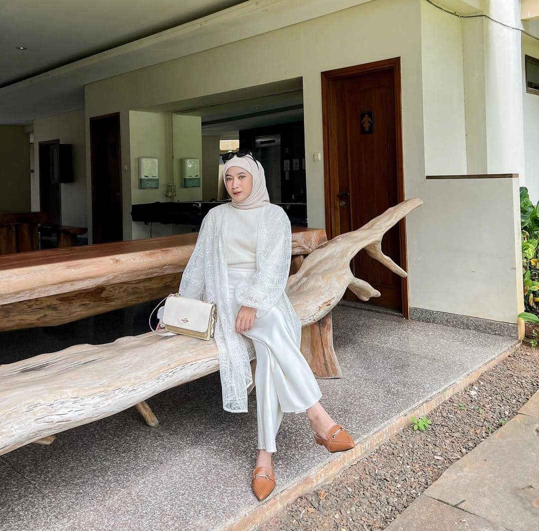 OOTD ke Pantai ala Rafika Rahma