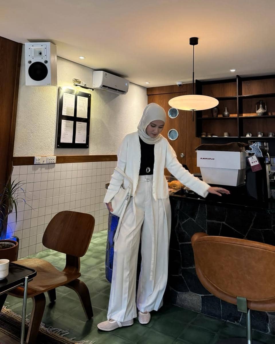 OOTD Atasan Rajut ala Inas Rana