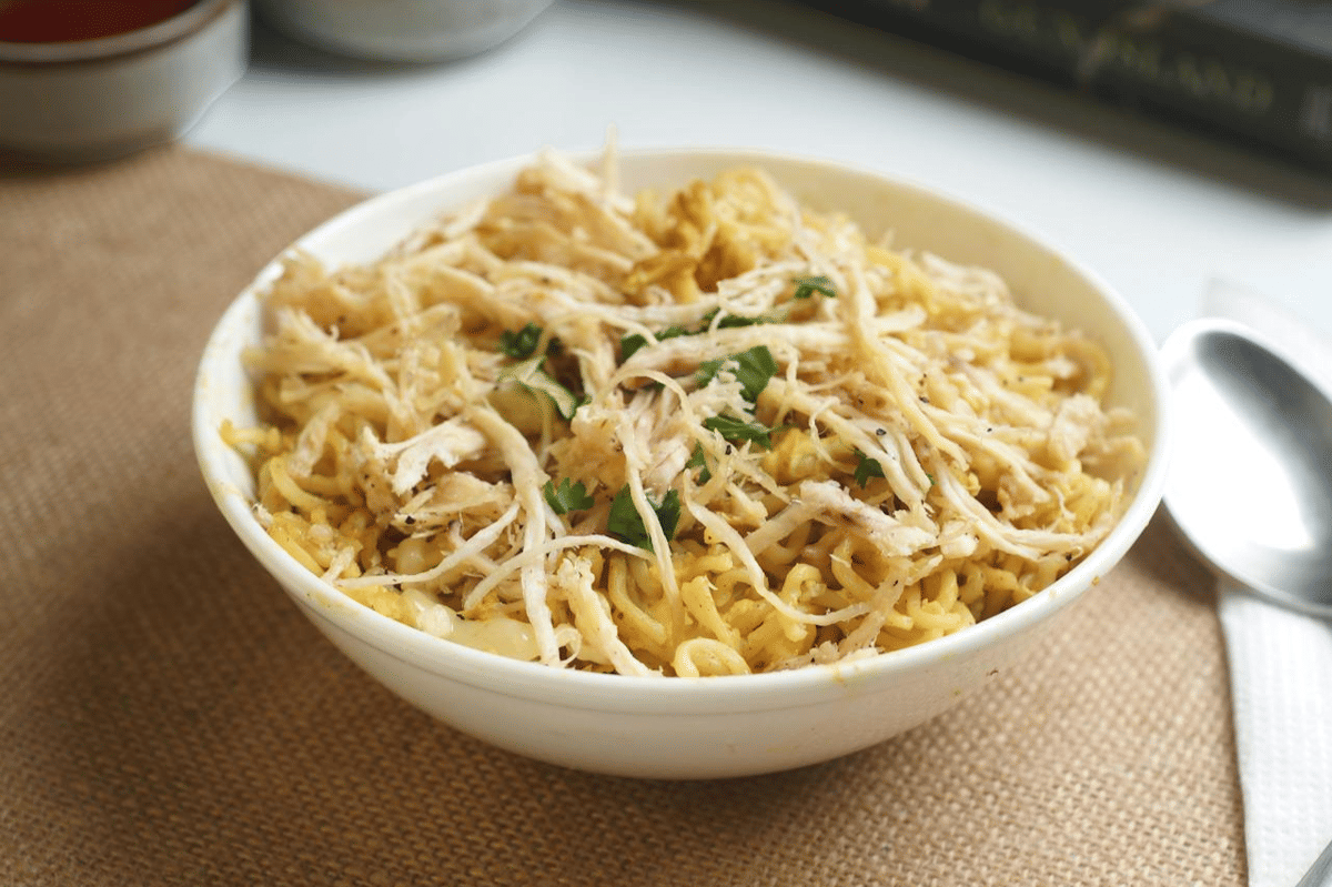 ilustrasi chicken noodle casserole