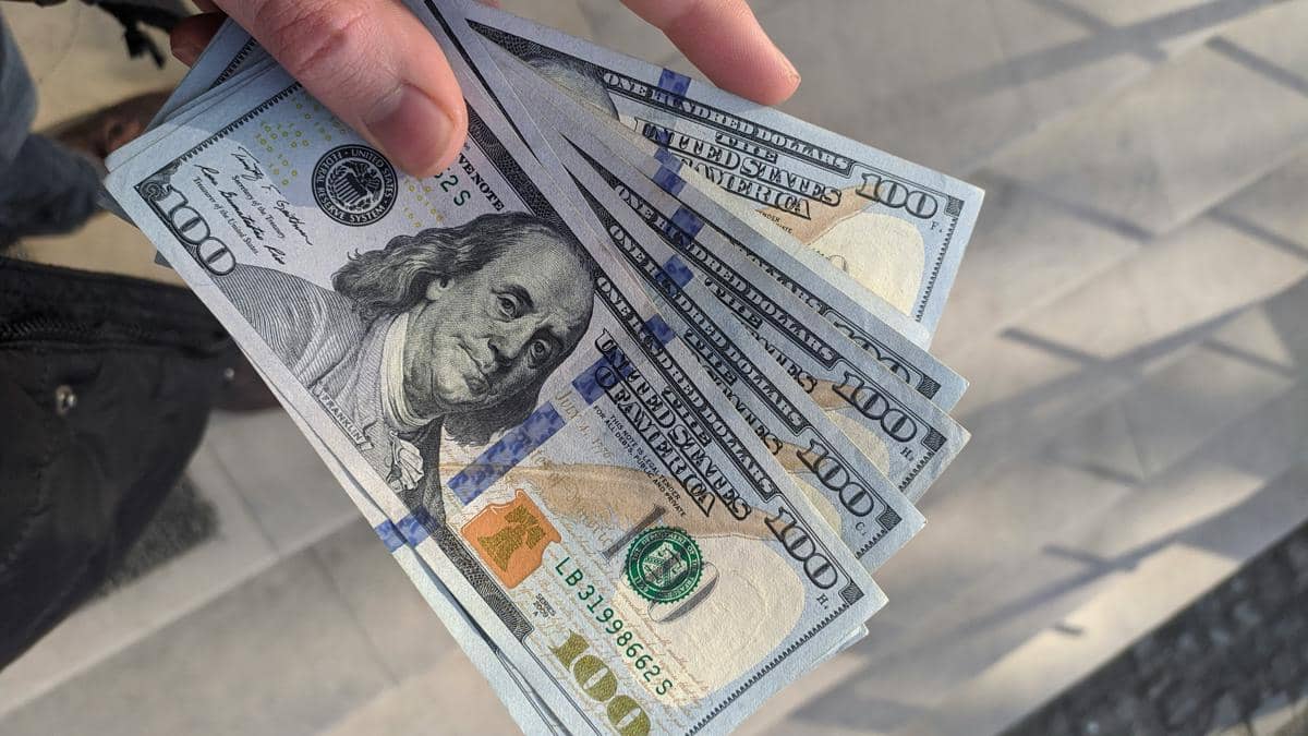 ilustrasi uang dolar