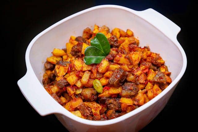 ilustrasi oseng daging kentang