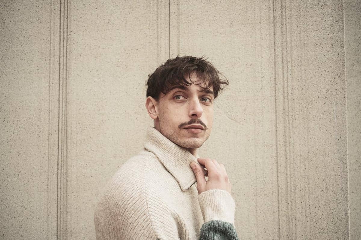 ilustrasi gaya rambut Textured Fringe (pexels.com/Mert Coşkun)