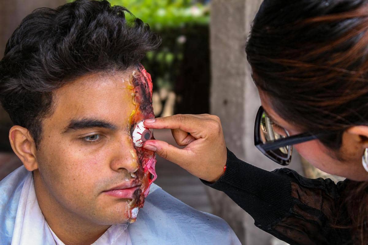 Jobdesk Prosthetic Makeup Artist, Si Ahli Riasan yang Menakjubkan
