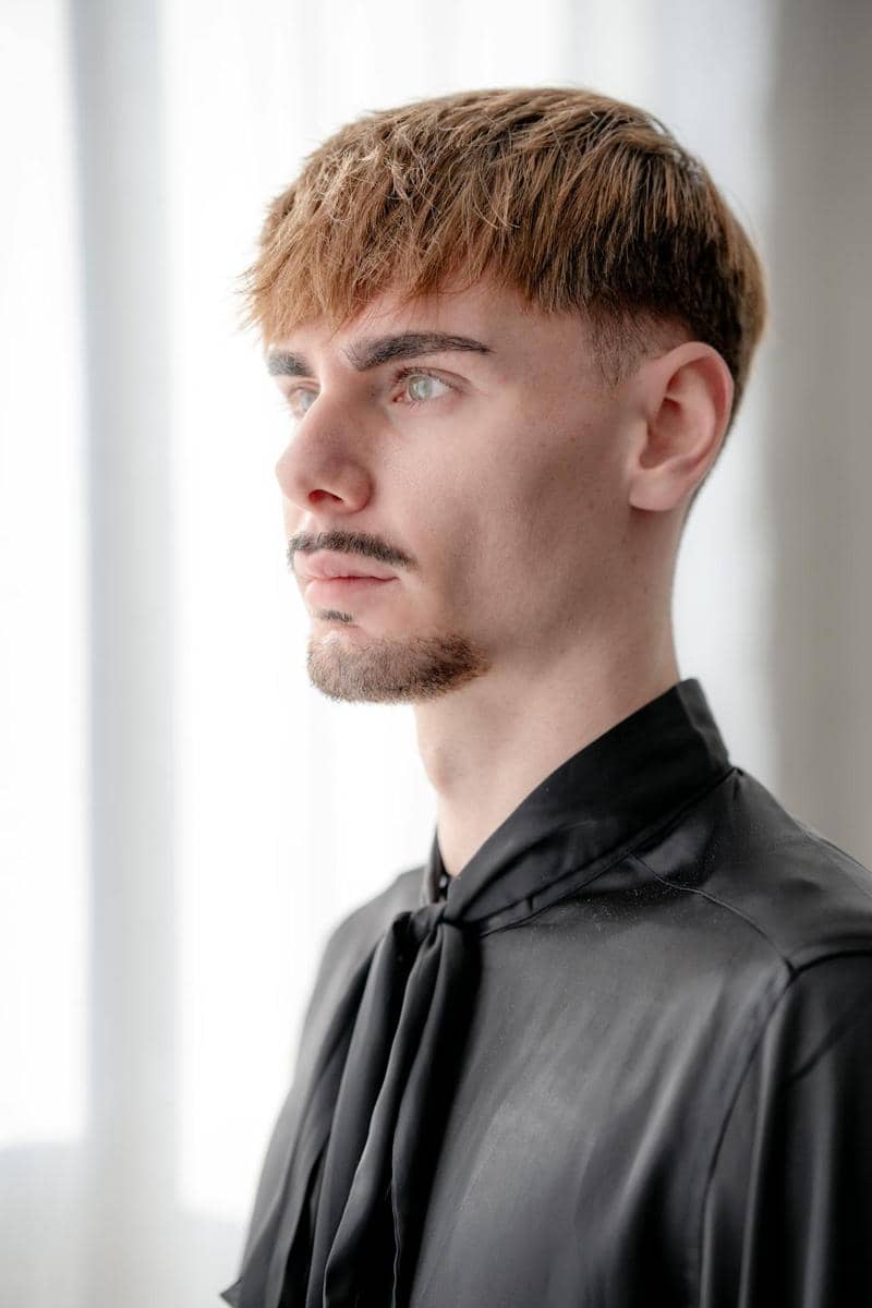 ilustrasi gaya rambut french crop (pexels.com/Nadine Ginzel)