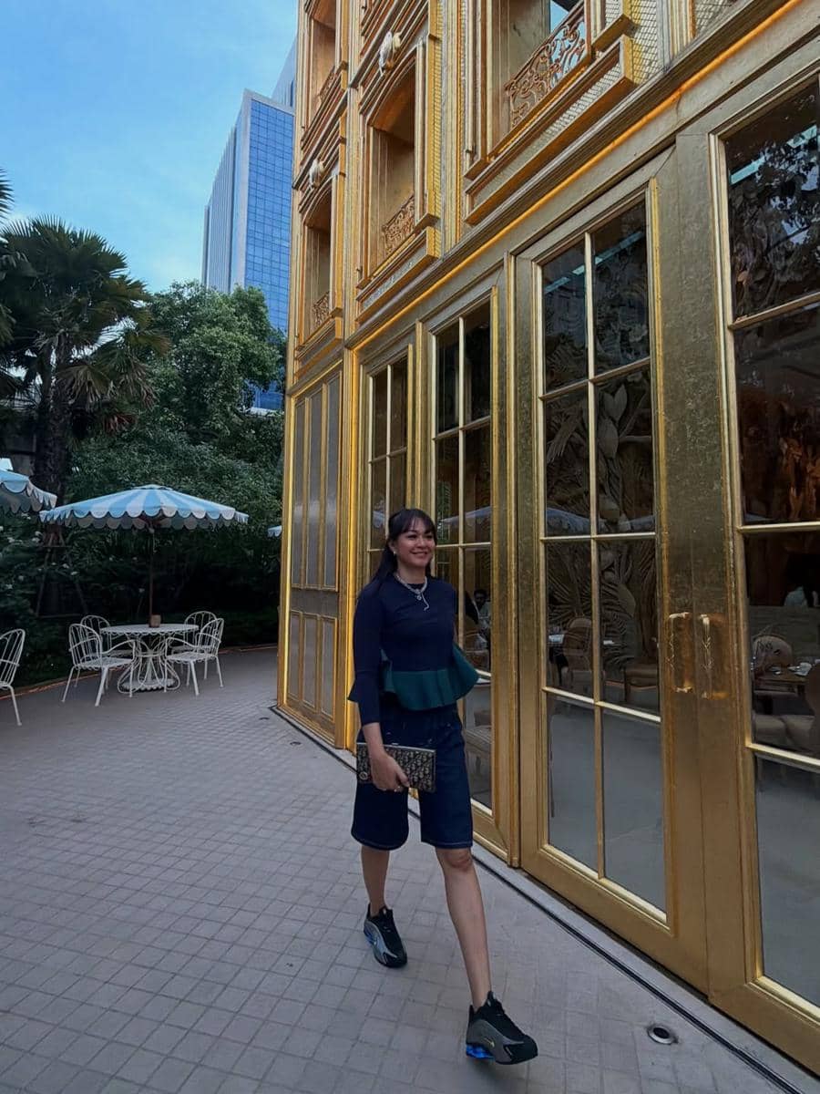 Kenes dan Winky Wiryawan ngafe di Dior Gold House