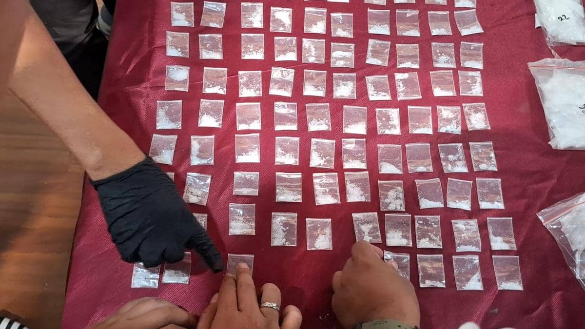 Tim Satuan Reserse Narkoba (Satresnarkoba) Polrestabes Makassar mengungkap peredaran narkoba jenis sabu seberat 1,45 kilogram (kg) jaringan 