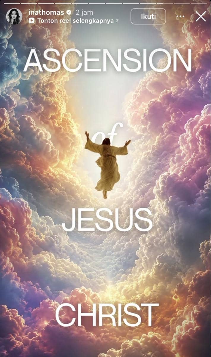 Ilustrasi Yesus Kristus naik ke langit di antara awan berwarna keemasan dengan tulisan Ascension of Jesus Christ di tengah gambar.