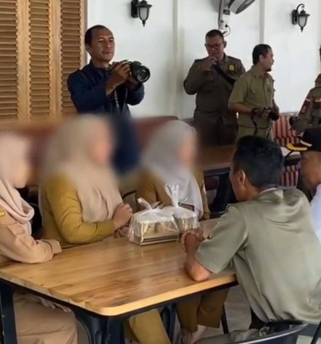 Enam ASN Terjaring Nongkrong, Ratu Dewa Siapkan Sanksi
