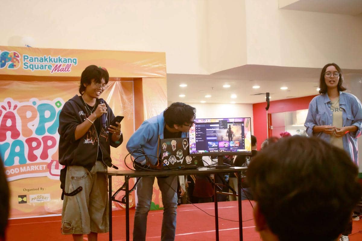 Beberapa peserta mengikuti lomba dalam acara Trick or Treat oleh Sougen Creative Management di Panakkukang Square Mall.