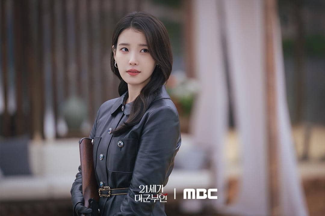 IU di Perfect Crown