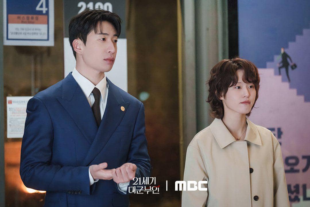 Yoo Su Bin dan Lee Yeon di Perfect Crown