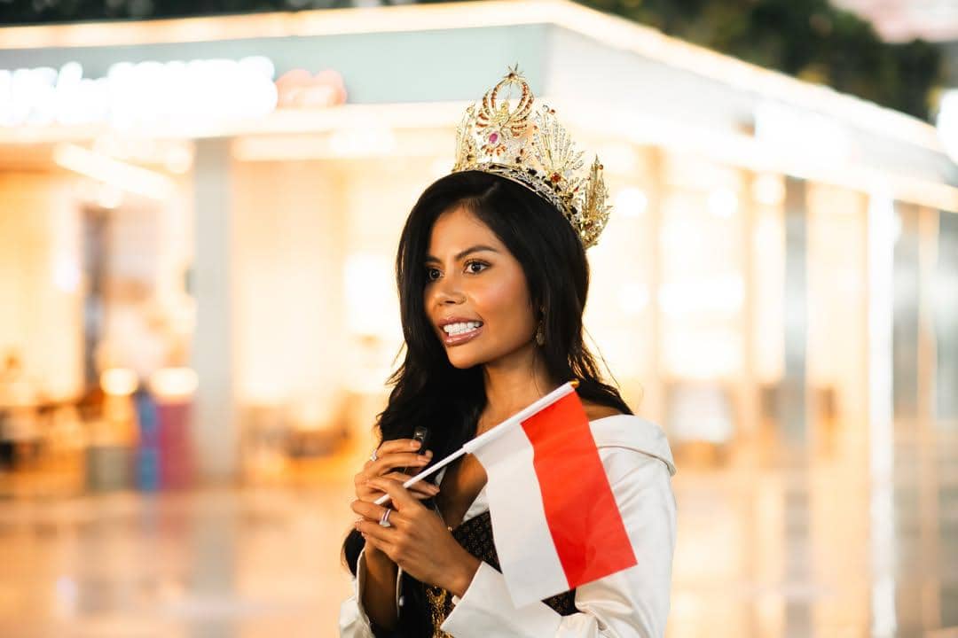 Potret Keberangkatan Miss Grand All Stars Indonesia 2026 Dela Deniya