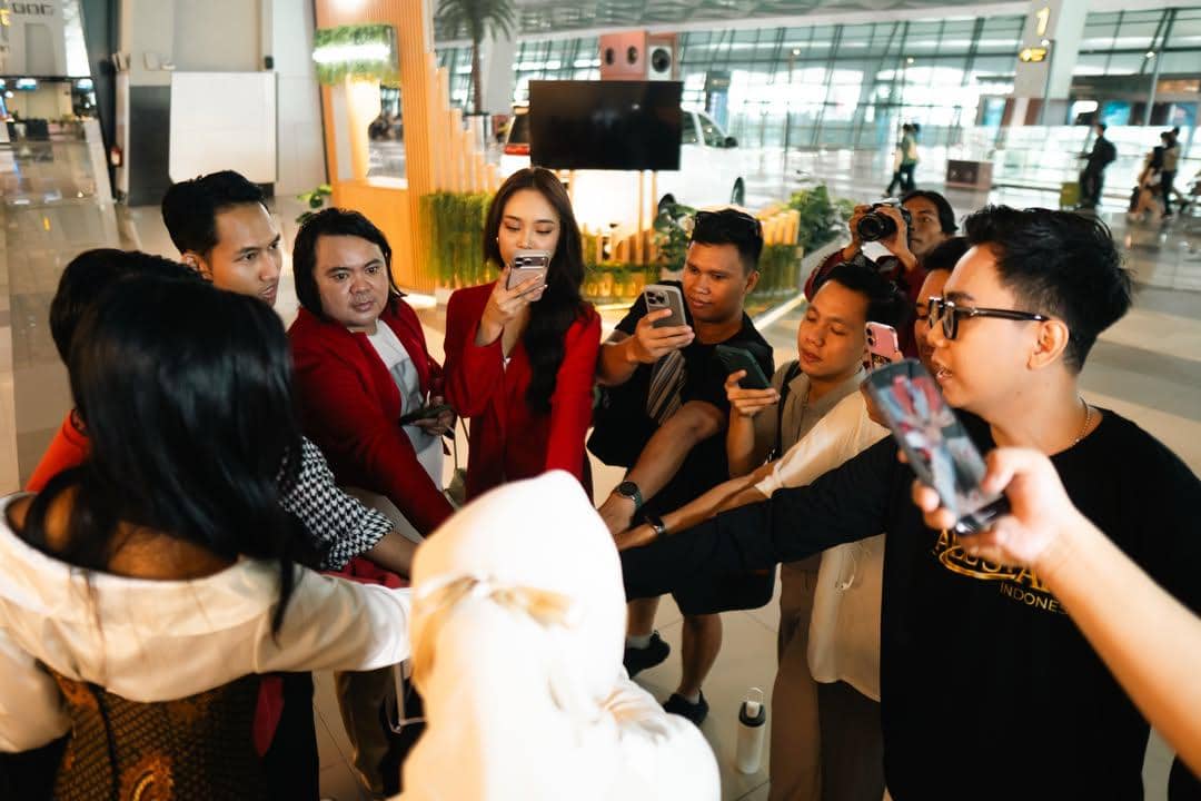 Potret Keberangkatan Miss Grand All Stars Indonesia 2026 Dela Deniya