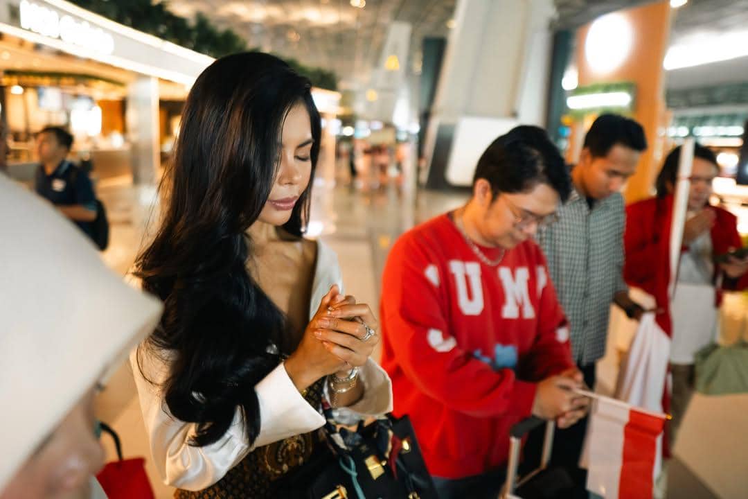 Potret Keberangkatan Miss Grand All Stars Indonesia 2026 Dela Deniya