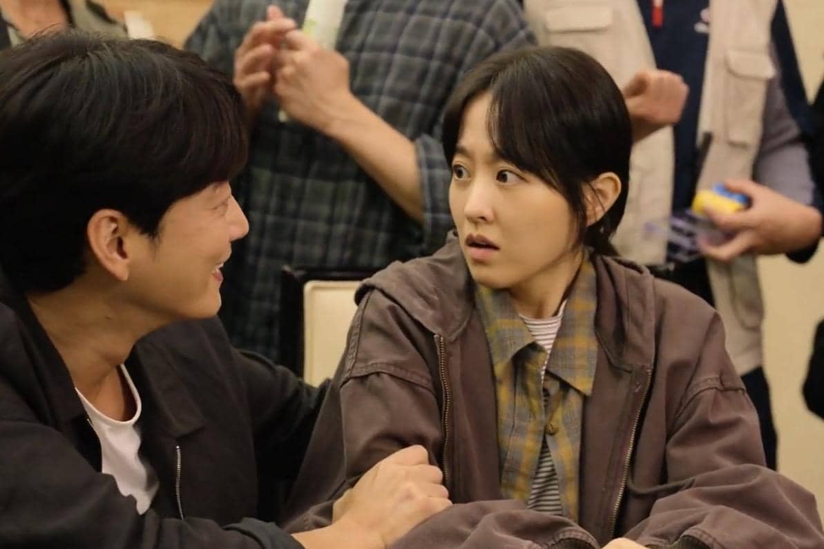 Kim Hee Ju (Park Bo Young) dan Lee Do Kyung (Lee Hyun Wook) dalam drakor Gold Land 