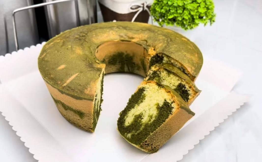 Resep Bolu Pandan Mix Cokelat Black Forest yang Wanginya Semerbak