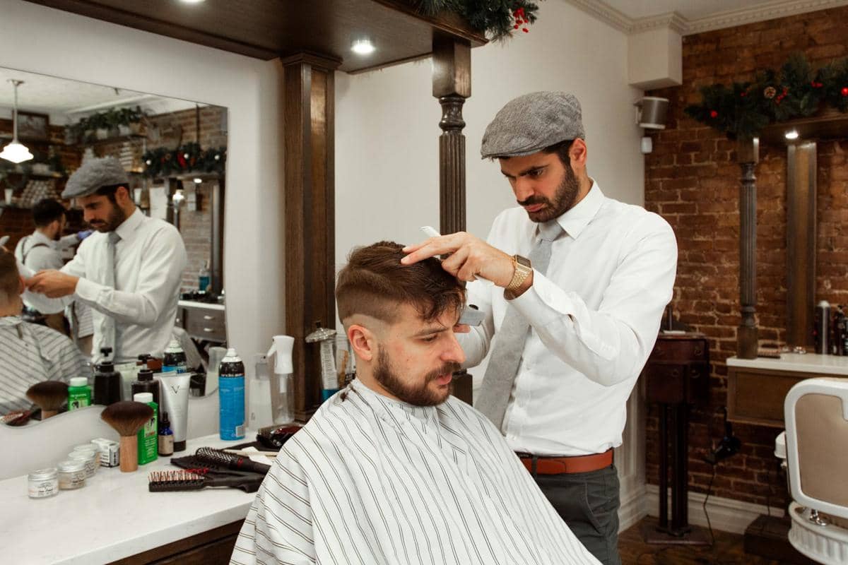 7 Model Rambut Pria yang Ampuh Menyamarkan Dahi Lebar, Makin Stylish!