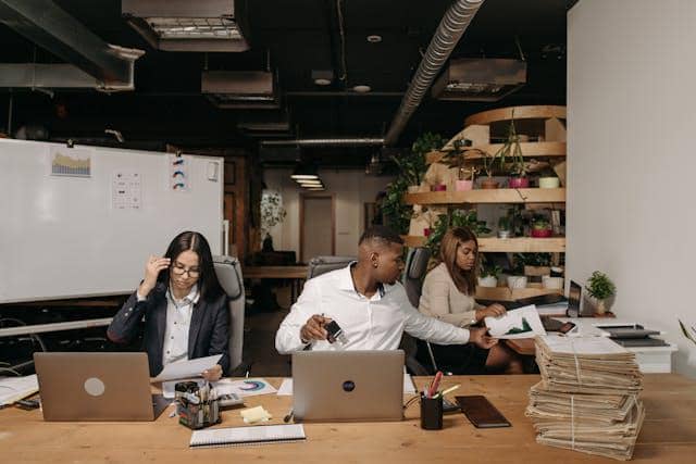5 Cara Atasi Imposter Syndrome di Tempat Kerja yang Kompetitif