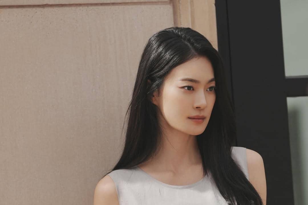 Ok Ja Yeon sebagai Michelle di Sold Out on You.