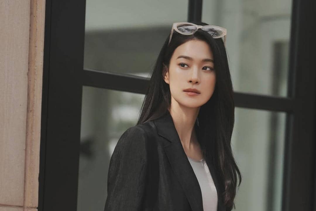 Ok Ja Yeon sebagai Michelle di Sold Out on You.