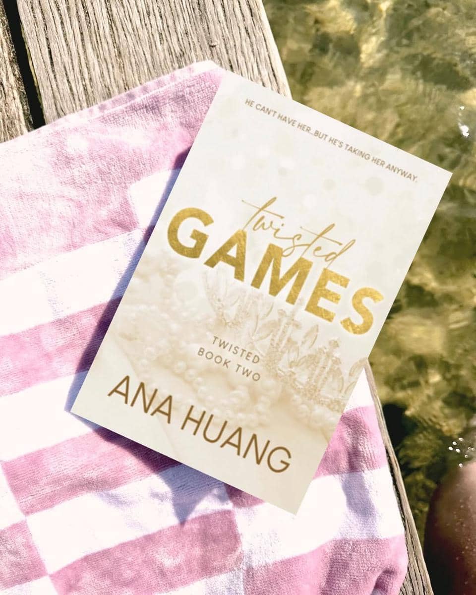 Tampilan buku Twisted Games by Ana Huang