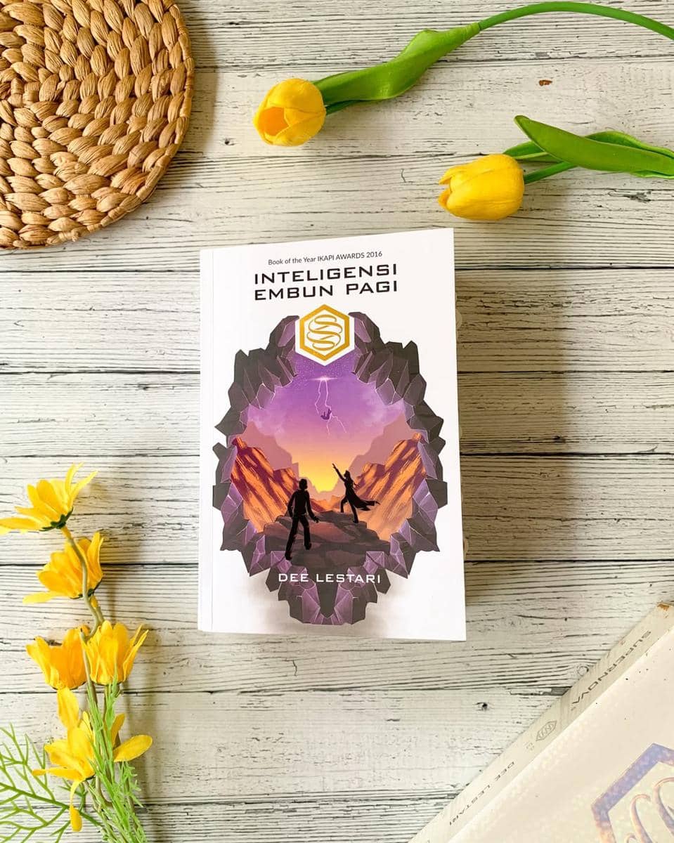 Tampilan buku Inteligensi Embun Pagi by Dee Lestari