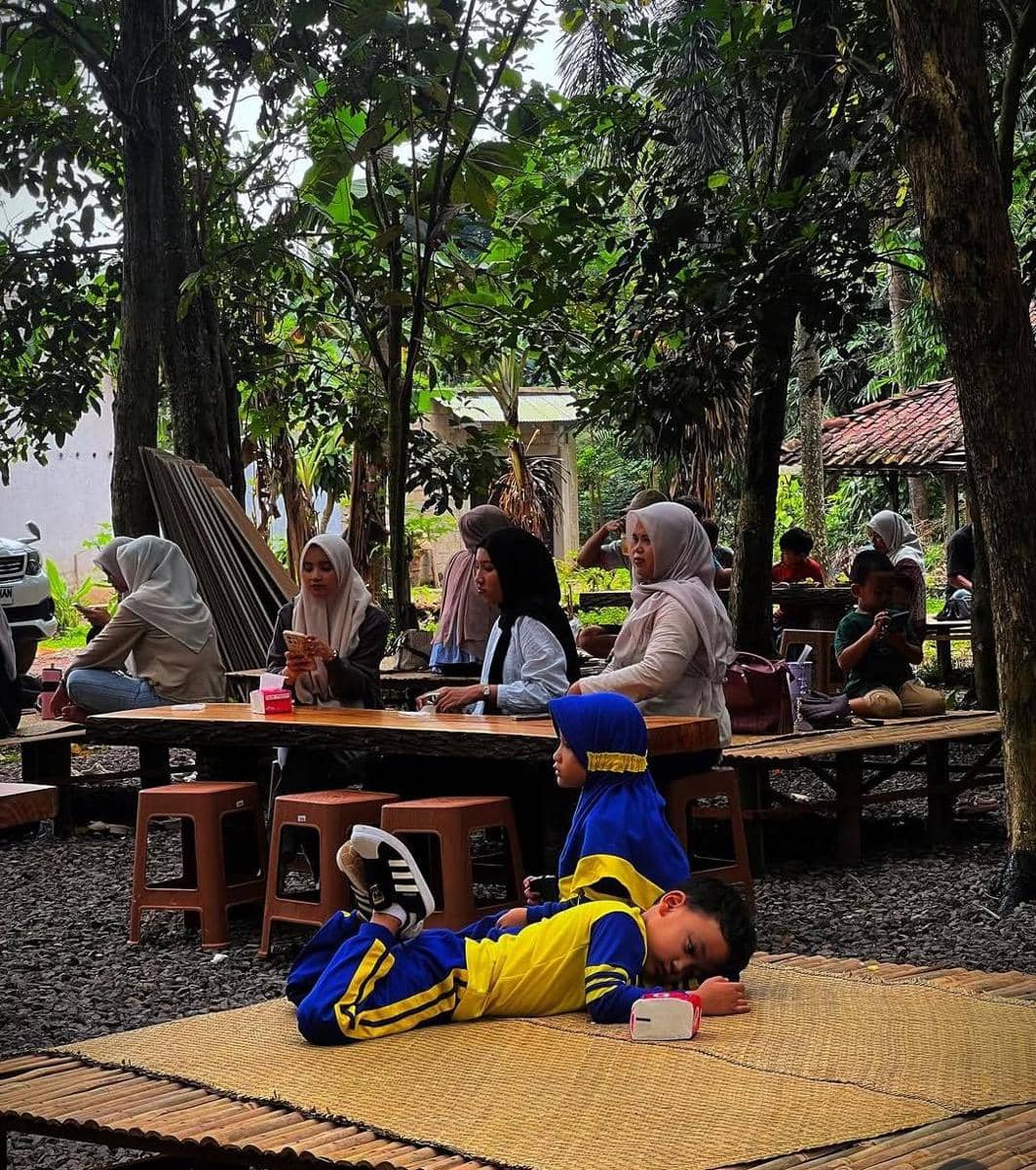 Pawon Numani Metro, Rumah Makan Prasmanan Vibes Jogja Adem Banget!
