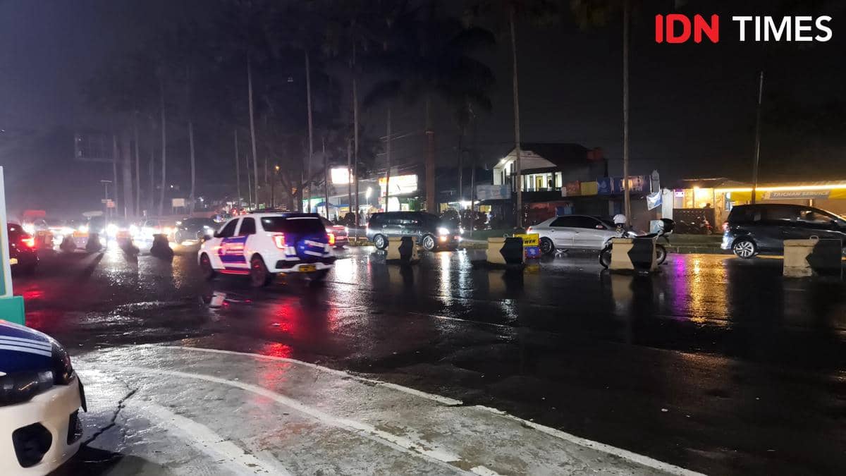 41 Ribu Kendaraan Padati Puncak, Polisi Terapkan One Way Saat Weekend