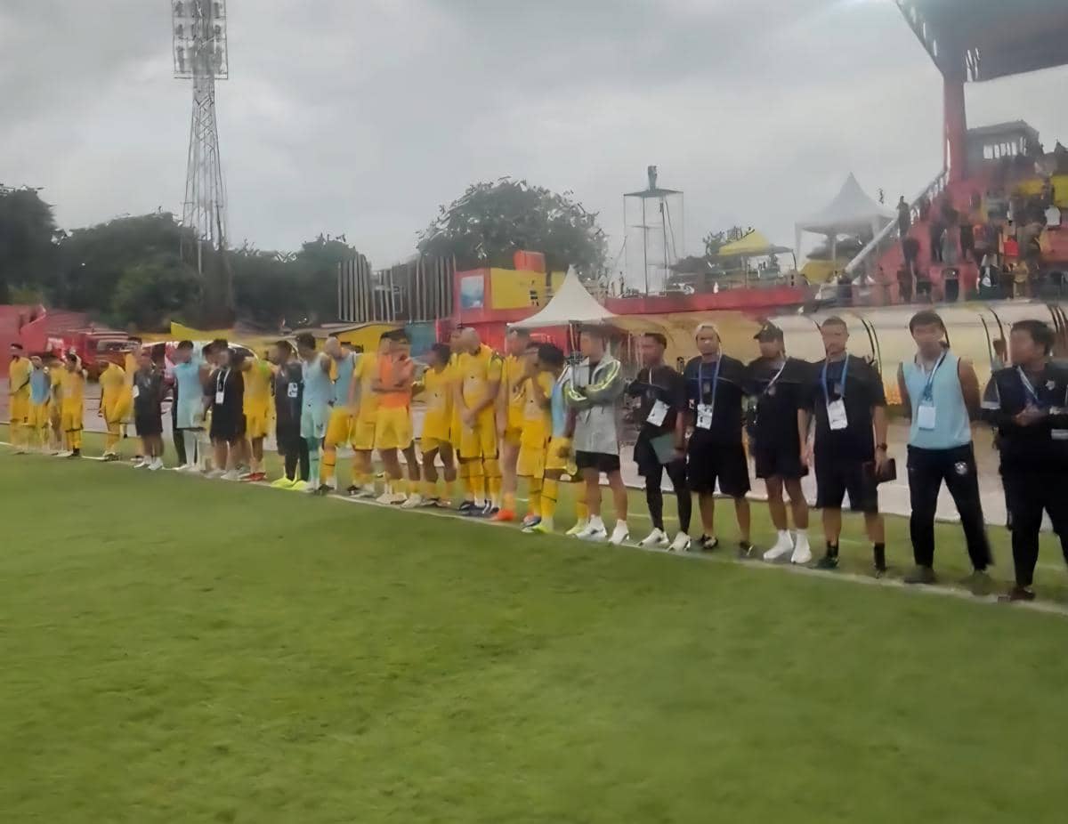 Persebaya Sangar di Lapangan, Santun di Akhir Pertandingan