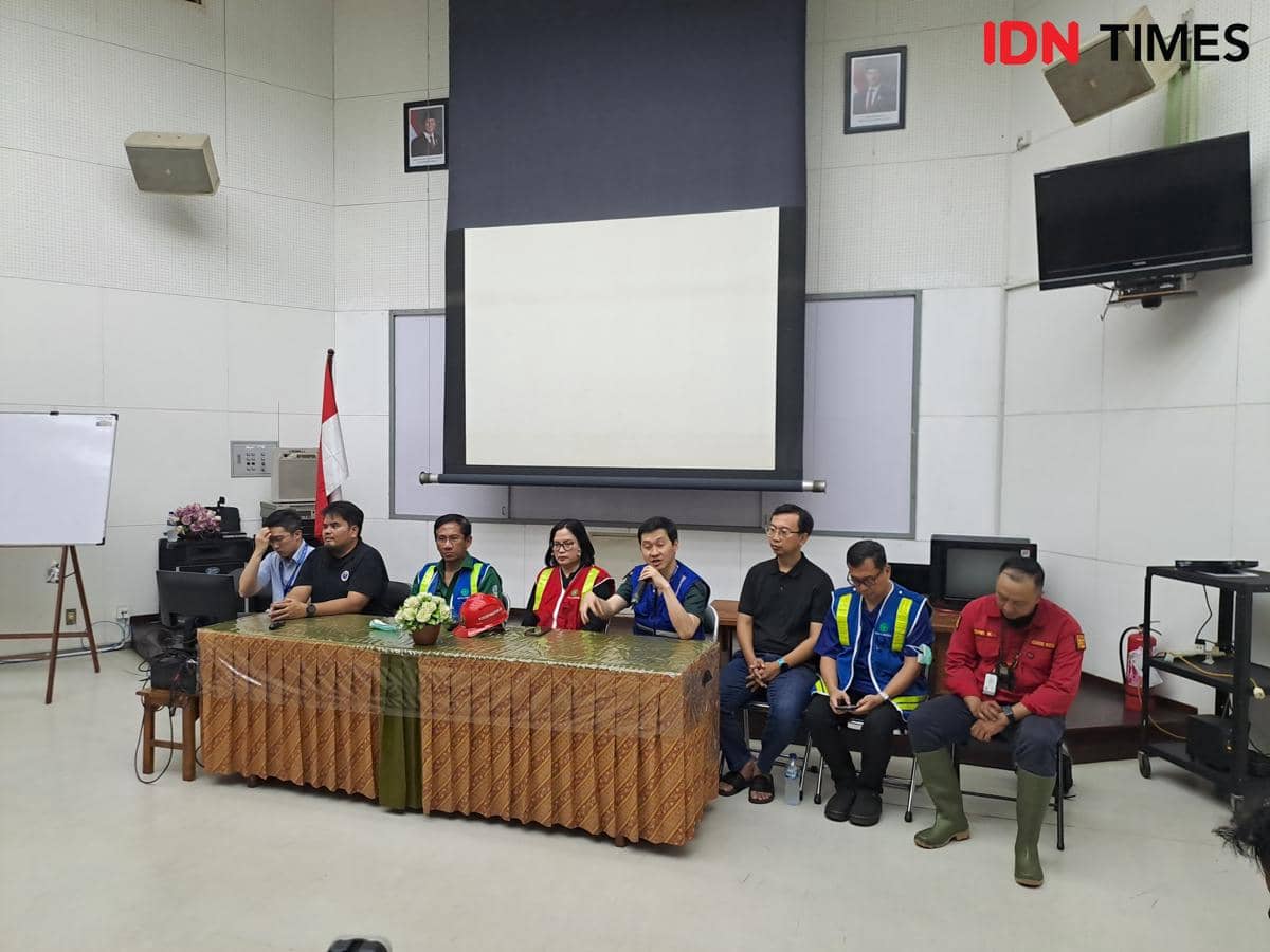 Tekanan Air Hydrant Loyo saat Kebakaran di Gedung PPJT RSUD Dr Soetomo