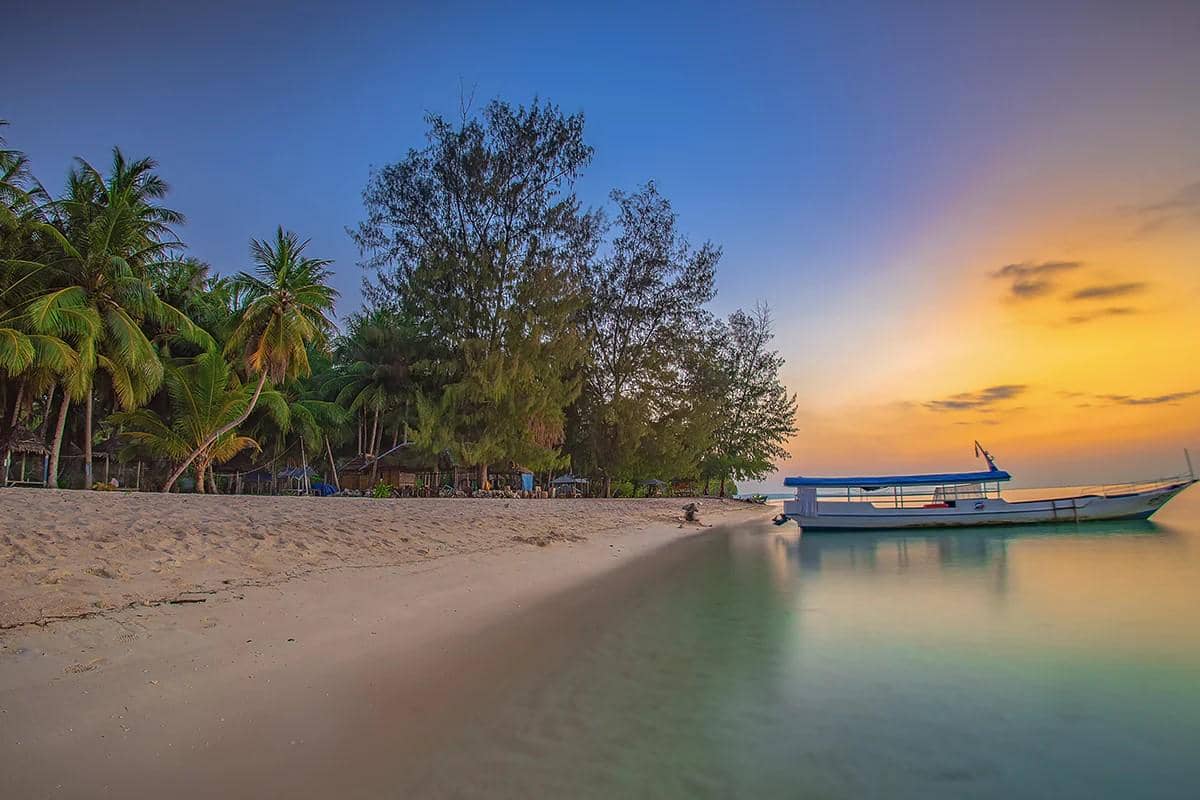 Pantai-cemara1.jpg